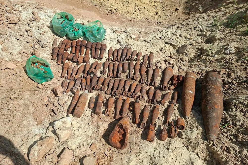 Значительный арсенал из мин,снарядов и гранат обнаружили на местах боев военных лет