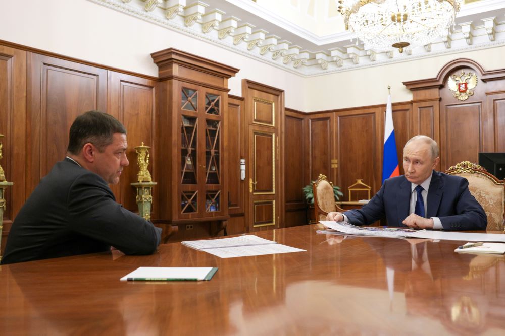 Президент РФ Владимир Путин провел встречу с губернатором Псковской области Михаилом Ведерниковым
