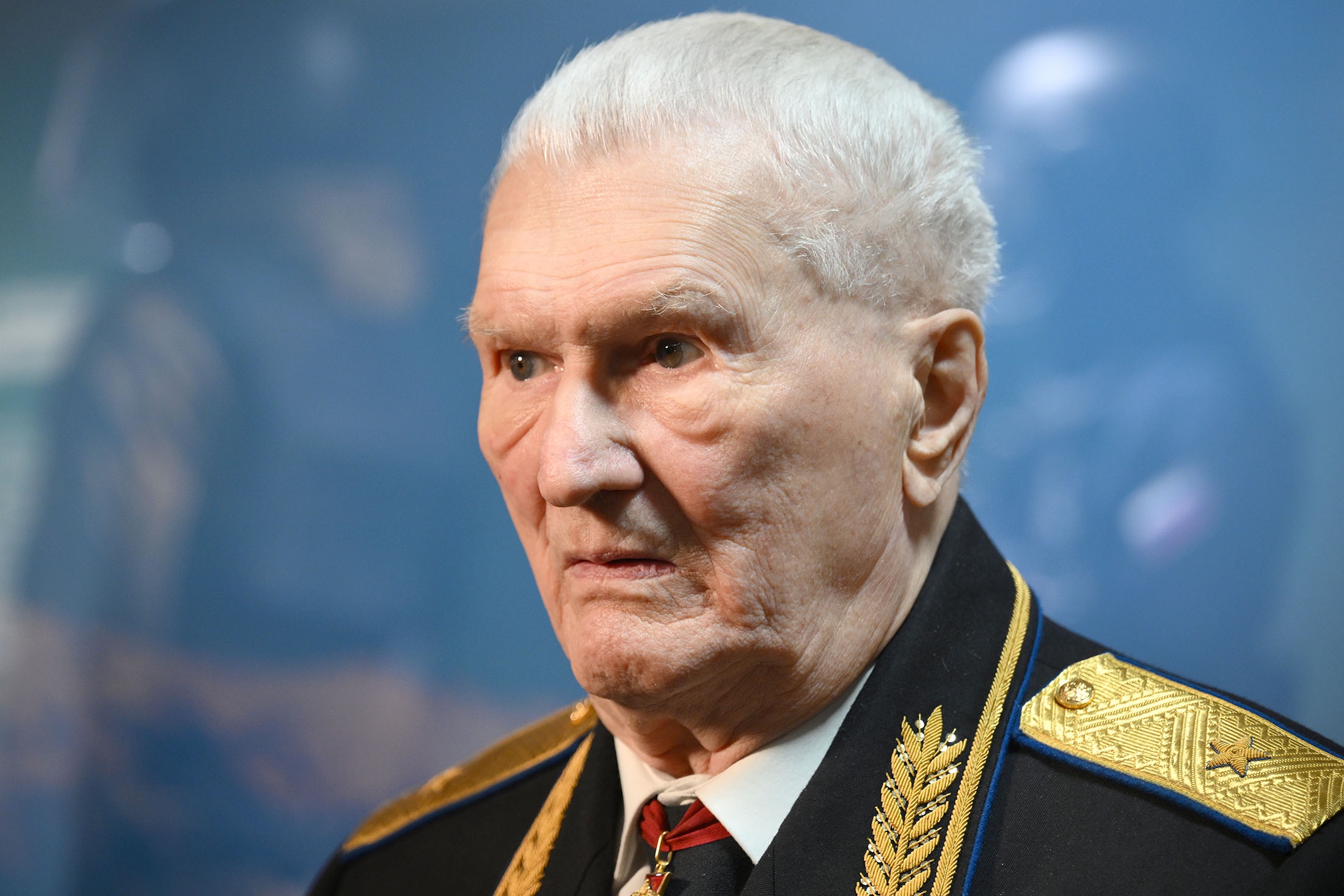 Командир группы "А" КГБ СССР - ГУО России Геннадий Зайцев на выставке "Группа "Альфа". Первые полвека" во время пресс-показа в Музее современной истории России в Москве. 
