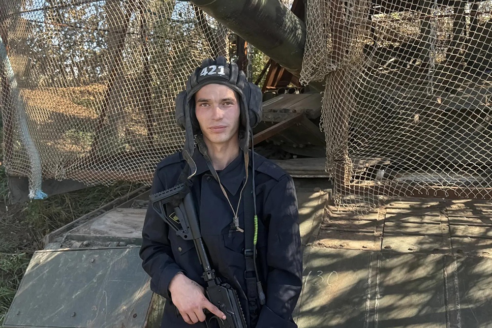 Тимон не сразу стал танкистом, поначалу был назначен пулеметчиком в штурмовое подразделение. Тимон не сразу стал танкистом, поначалу был назначен пулеметчиком в штурмовое подразделение.