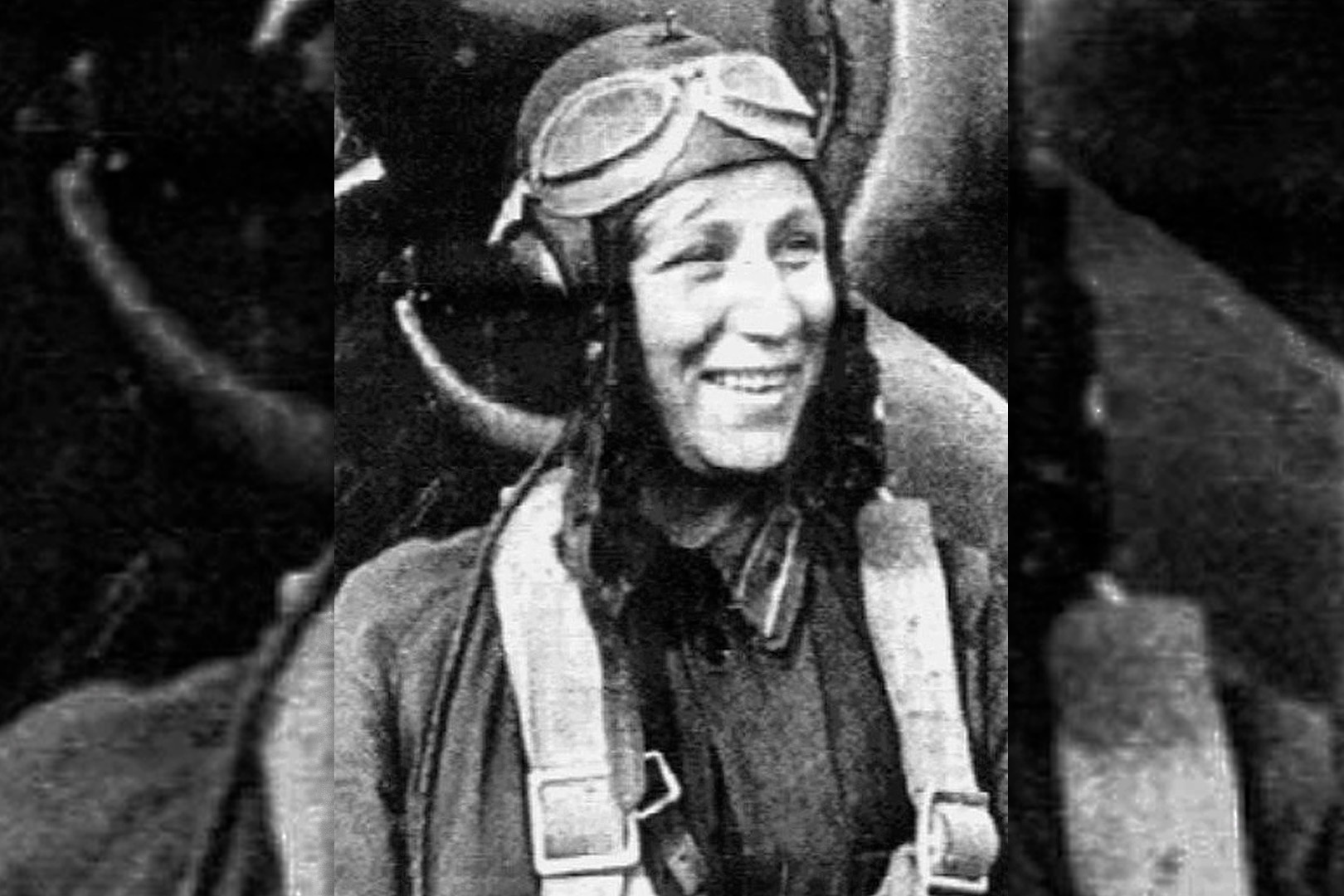 Советская летчица Екатерина Зеленко - единственная в мире женщина, совершившая воздушный таран, - погибла накануне своего 25-летия.