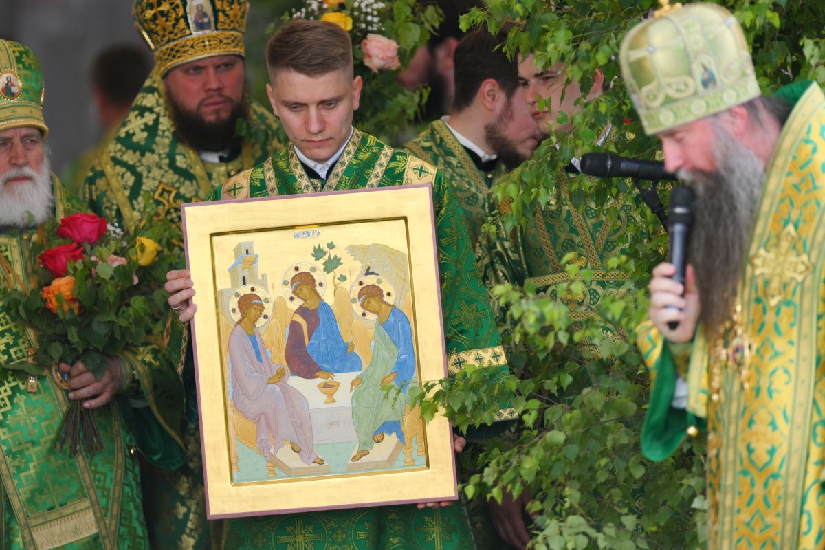 Икона Святой Живоначальной Троицы кисти Андрея Рублева находится в Троице-Сергиевой лавре с 2023 года. Икона Святой Живоначальной Троицы кисти Андрея Рублева находится в Троице-Сергиевой лавре с 2023 года.