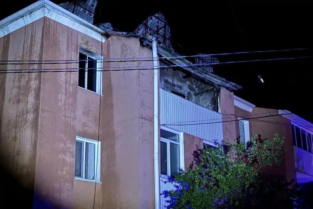 Ночной пожар в Крыму унес жизни двух человек. Ночной пожар в Крыму унес жизни двух человек.
