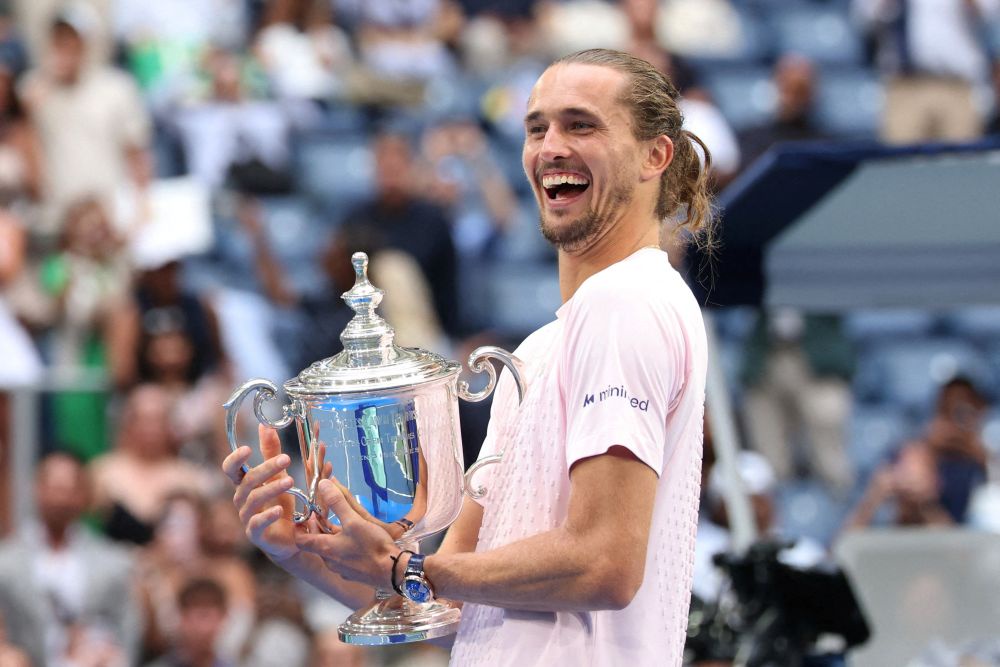 Немецкий теннисист Александр Зверев празднует победу в US Open. Немецкий теннисист Александр Зверев празднует победу в US Open.