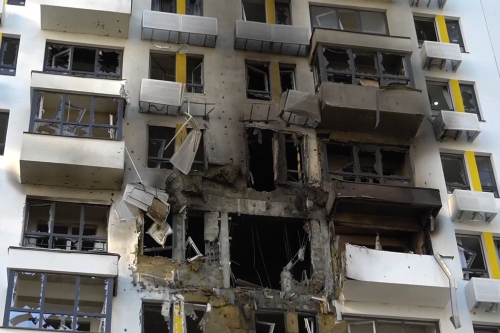 В ночь с 8 на 9 сентября в результате удара погибли 4 человека, ещё 29 получили ранения; повреждено 665 жилых объектов. В ночь с 8 на 9 сентября в результате удара погибли 4 человека, ещё 29 получили ранения; повреждено 665 жилых объектов.