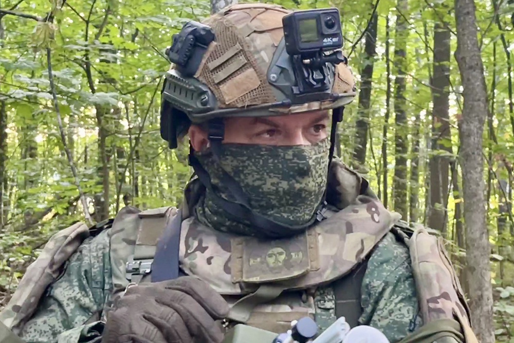 Александр с позывным Сава - командир боевой машины РСЗО "Град". Александр с позывным Сава - командир боевой машины РСЗО "Град".