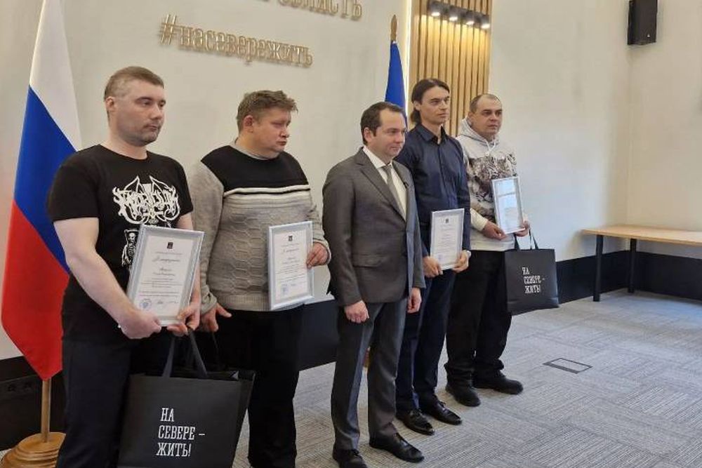 Четверо рабочих УДХ спасли из горящей квартиры мать и ребенка еще до приезда пожарных.