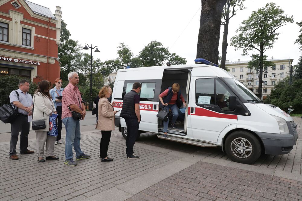 В Петербург завезли миллион доз вакцин от гриппа. 