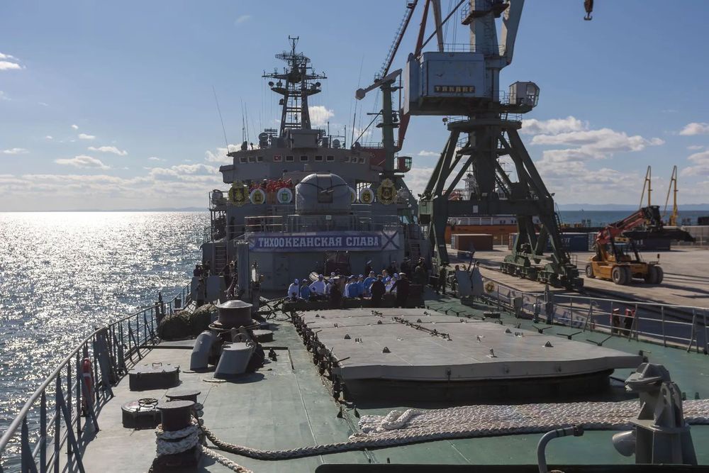 В порт Корсаков зашли корабли  "Ослябя" и  "Анатолий Шлемов"