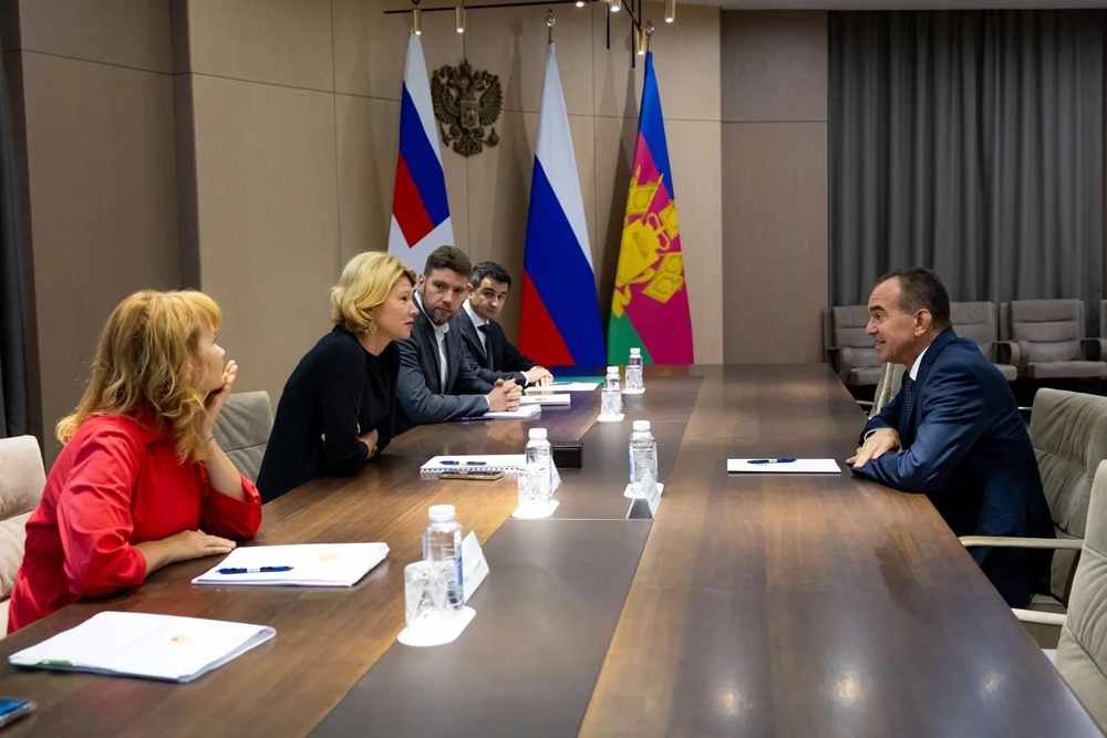Министр сельского хозяйства РФ Оксана Лут и губернатор Кубани Вениамин Кондратьев обсудили меры поддержки аграриев Министр сельского хозяйства РФ Оксана Лут и губернатор Кубани Вениамин Кондратьев обсудили меры поддержки аграриев
