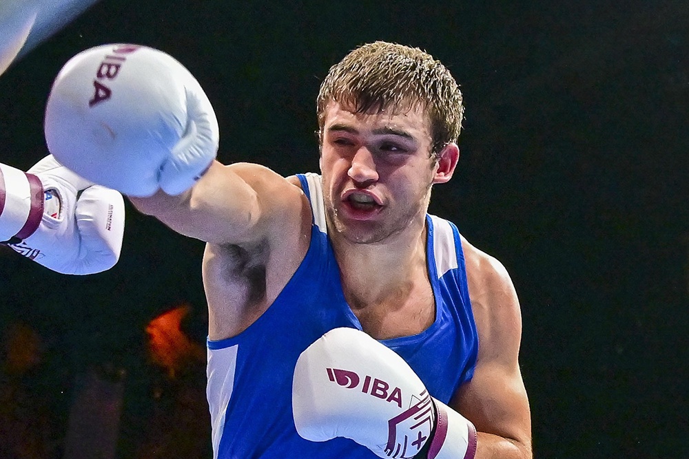 Один из наших лидеров - чемпион мира IBA, тяжеловес Давид Суров.