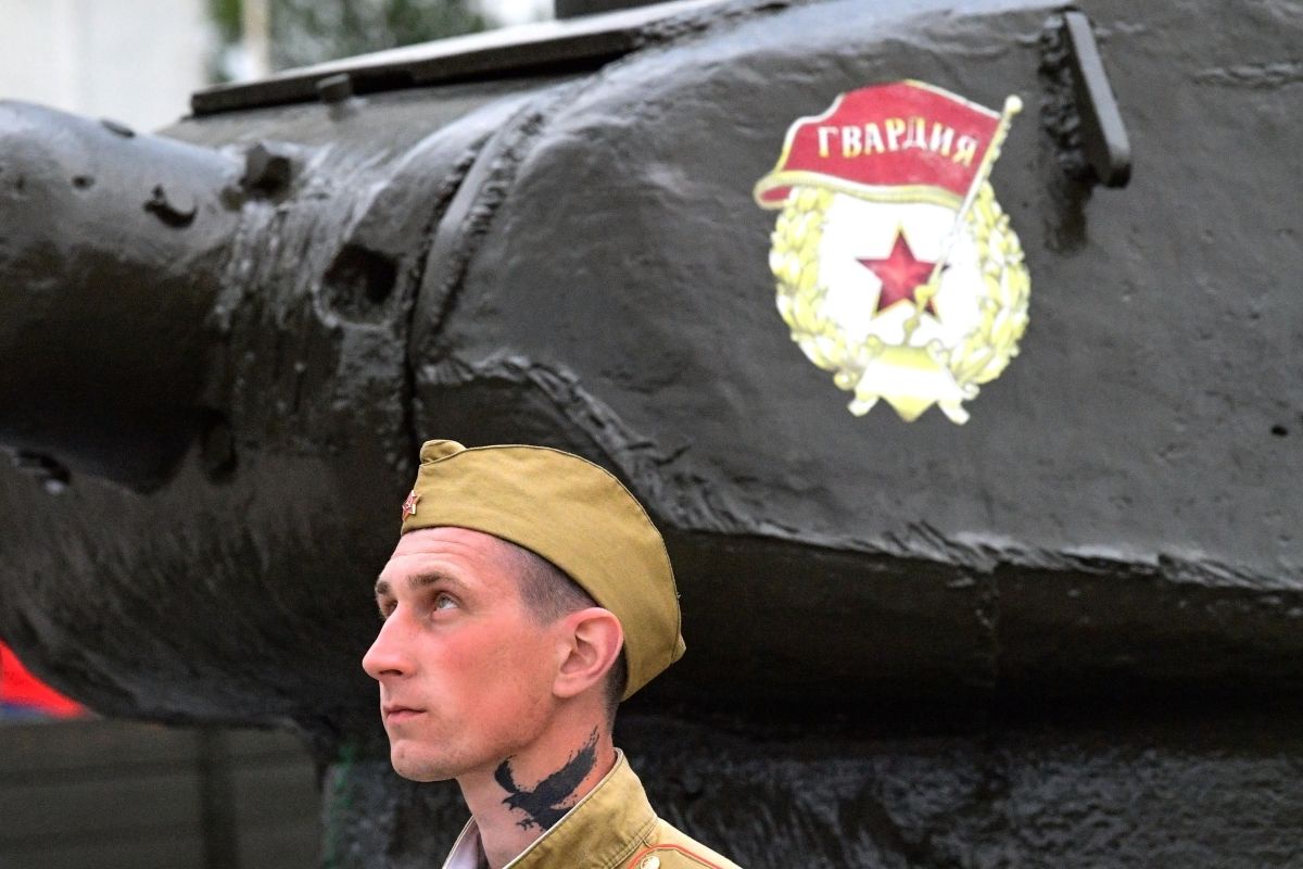 За время Великой Отечественной войны гвардейскими стали более двух тысяч воинских формирований и кораблей. 
