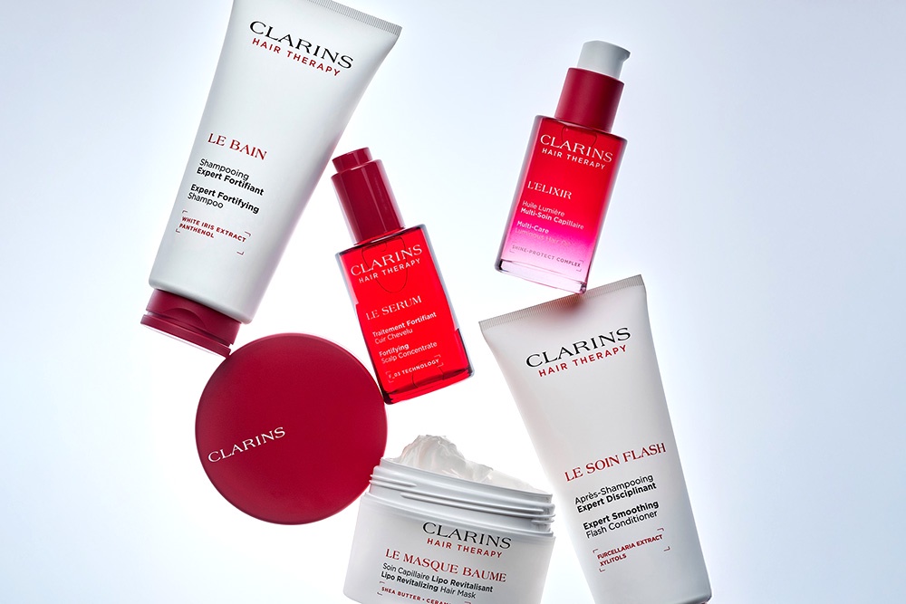 Заботиться о волосах так же важно, как и о коже, - решили в компании Clarins и впервые в своей истории выпустили линию для волос.