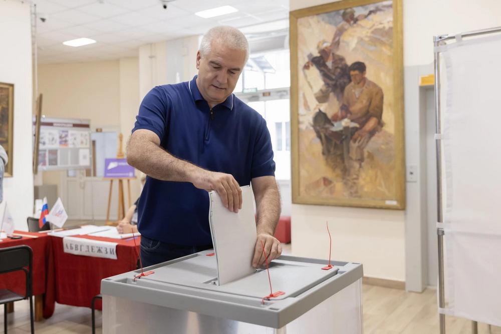 Глава Крыма в числе первых проголосовал на выборах. Глава Крыма в числе первых проголосовал на выборах.
