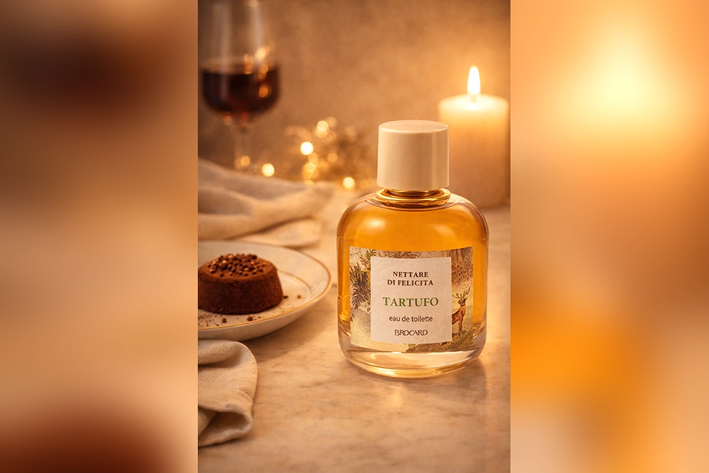 Tartufo - пикантный сладкий трюфель с фиалковыми нотами, оттененными белым сандалом и виргинским кедром. Tartufo - пикантный сладкий трюфель с фиалковыми нотами, оттененными белым сандалом и виргинским кедром.