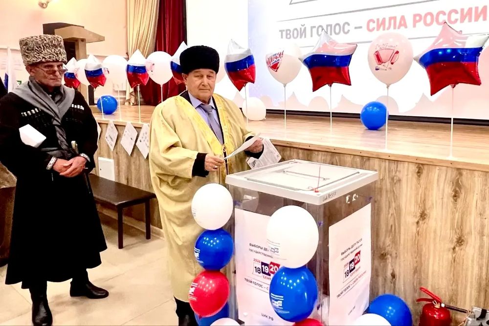 Голосовать в национальных костюмах стало доброй традицией в КЧР.