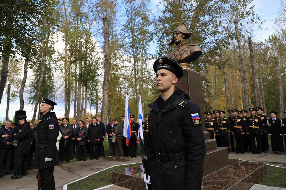 В Северодвинске открыли бюст легендарному флотоводцу Федору Ушакову. В Северодвинске открыли бюст легендарному флотоводцу Федору Ушакову.