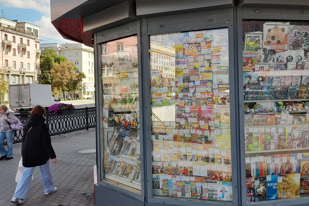 Киоск вновь наполнился печатной продукцией. Киоск вновь наполнился печатной продукцией.