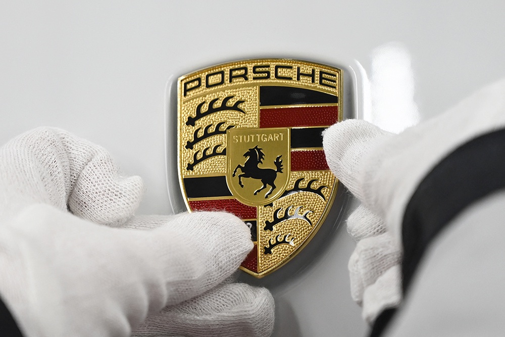 Эмблема Porsche.