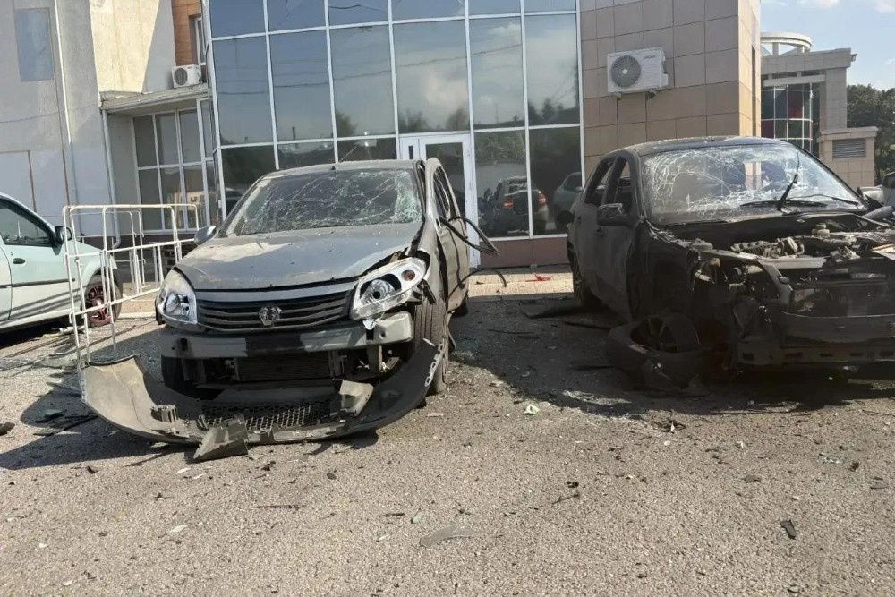 В Белгородской и Брянской областях из-за украинских ударов ранены 15 человек. В Белгородской и Брянской областях из-за украинских ударов ранены 15 человек.