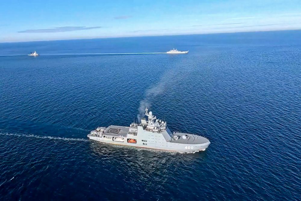 Корабли Северного флота уничтожили условного противника у Новосибирских островов.