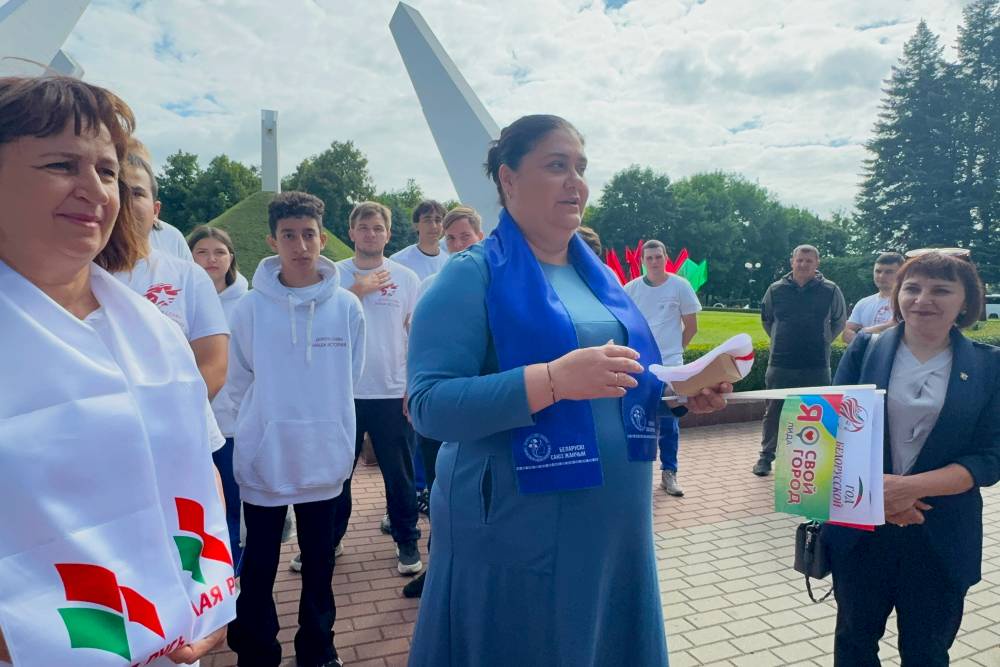 В составе патриотического автопробега "Дороги славы - наша история" Ася Компаниец возит в Беларусь ростовскую молодежь уже десять лет. 