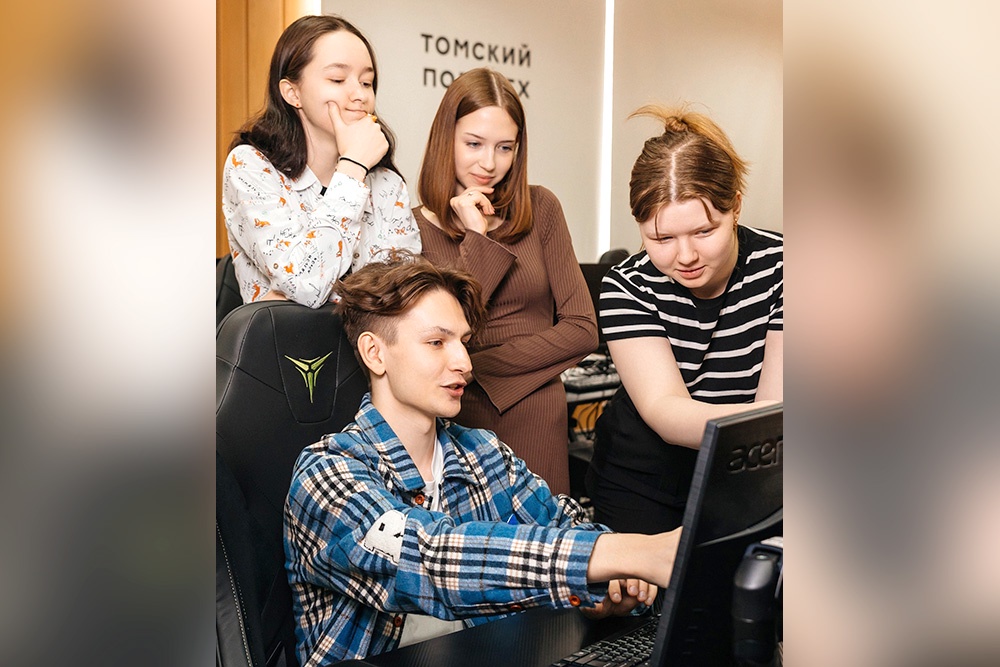 Томский университет готовит middle ИТ-кадры, что соответствует уровню разработчика с опытом два-три года.