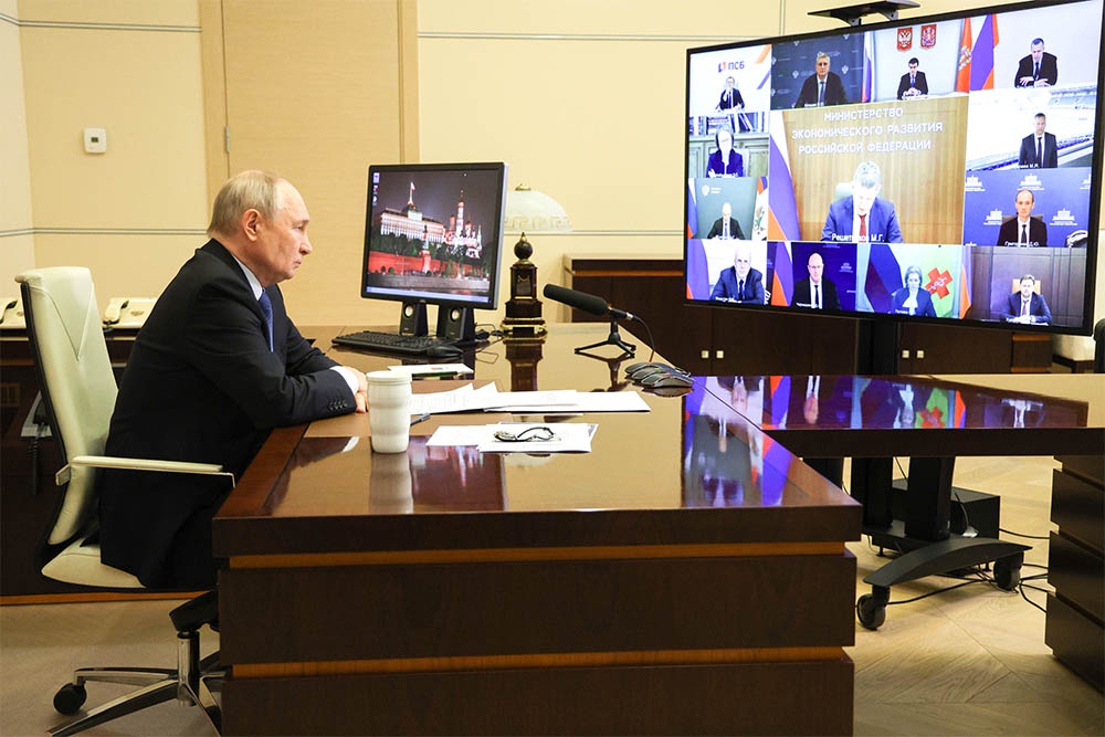 В начале совещания Владимир Путин поблагодарил россиян за активное участие в выборах.