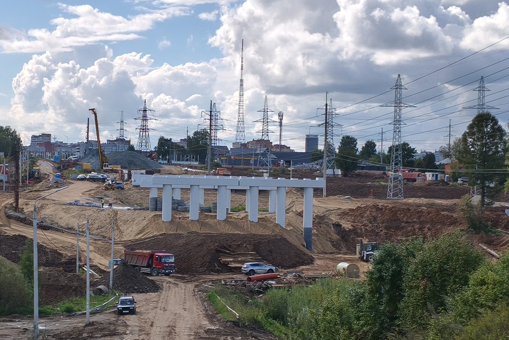 Благодаря строительству новых путепроводов жители города смогут без пробок добираться на работу из спальных районов. Благодаря строительству новых путепроводов жители города смогут без пробок добираться на работу из спальных районов.