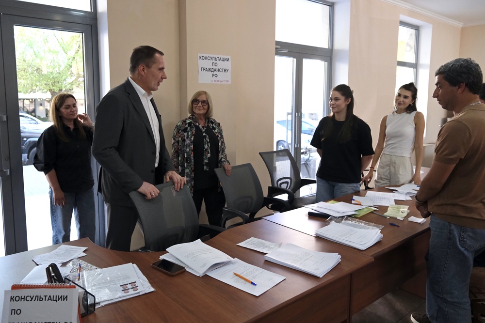 Вячеслав Гладков: У жителей Абхазии есть потребность получения гражданства, речь идет почти о трех тысячах человек