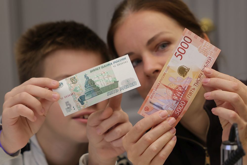Долговая емкость регионов ДФО оценивается почти в 300 миллиардов рублей. Это позволяет рассматривать народные облигации как дополнительный источник финансирования планов развития.