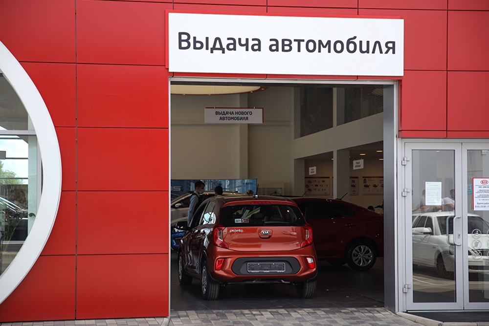 По данным аналитиков, за последние восемь месяцев 2026 года было закрыто 1728 автодилеров, тогда как открыто всего 1222.