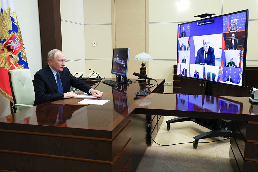 Владимир Путин провел оперативное совещание с членами Совета безопасности.