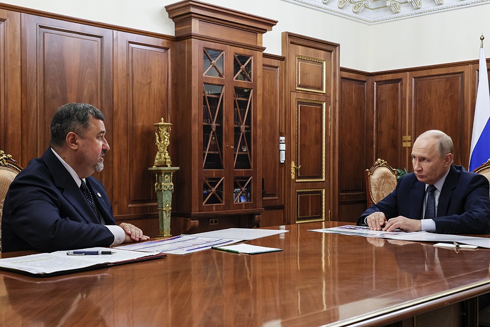Владимир Путин и временно исполняющий обязанности главы Республики Дагестан Фёдор Щукин.