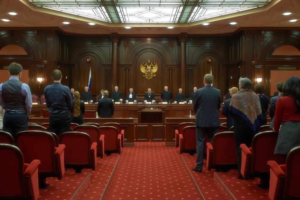 Кс РФ: У нерабочих праздничных дней, установленных на федеральном уровне, и нерабочих праздничных дней, введенных органами государственной власти субъекта РФ, общая правовая природа.
