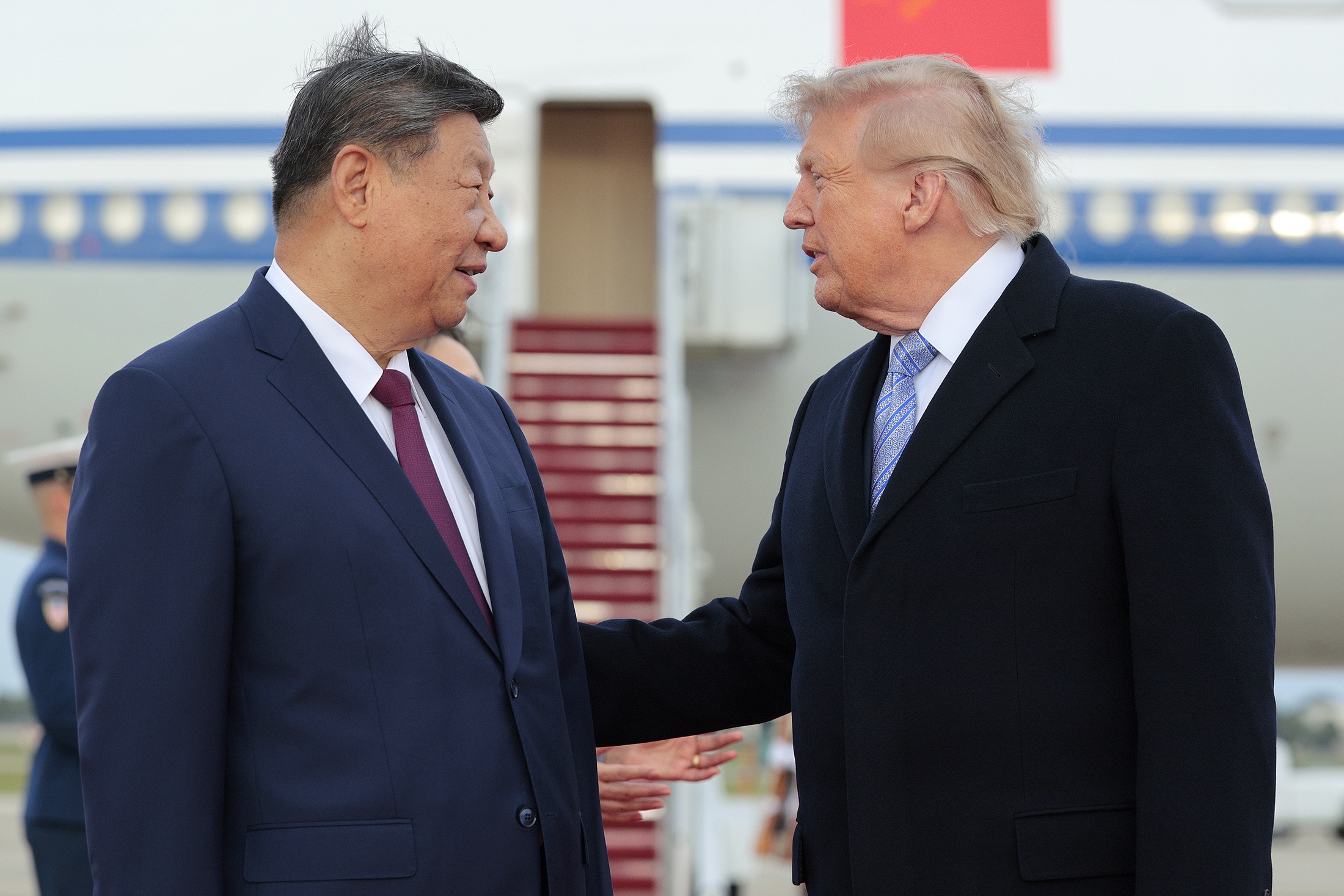 Дипломатия жестов: Чем запомнится встреча Си Цзиньпина с Трампом
