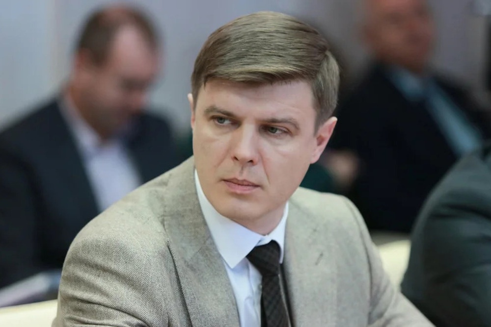 Бывшего министра цифрового развития Ярославской области Александра Королева приговорили к 10 годам и двум месяцам колонии строгого режима по делу о получении взятки и хранении наркотиков.