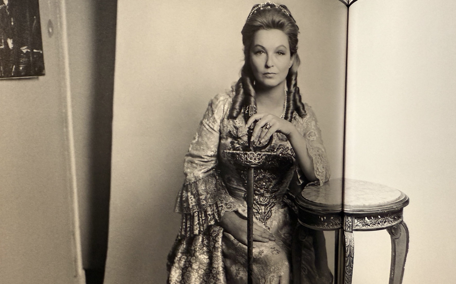Марина Влади в образе Екатерины Великой.