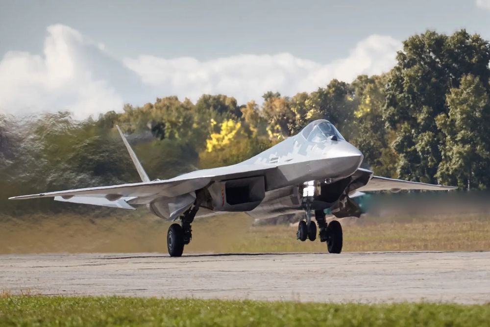 Новые Су-57 прошли полный цикл заводских испытаний и совершили перелет на аэродром базирования.
