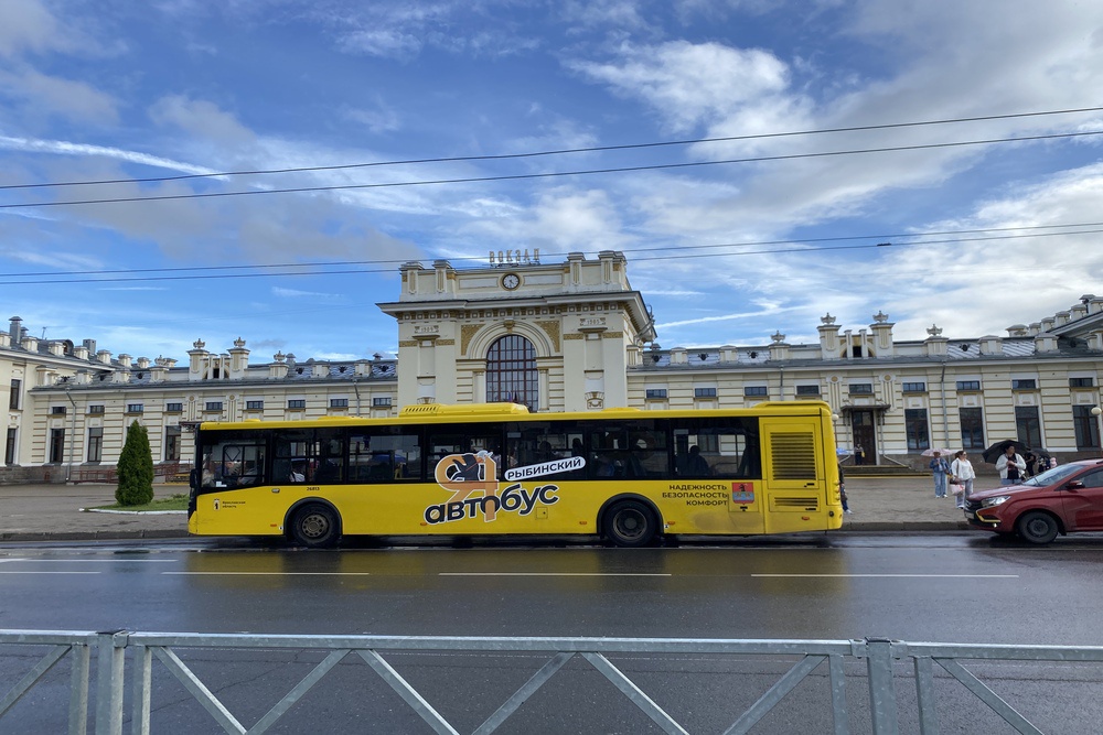 В Рыбинске полностью обновили общественный транспорт, но по городу стоит гулять пешком.