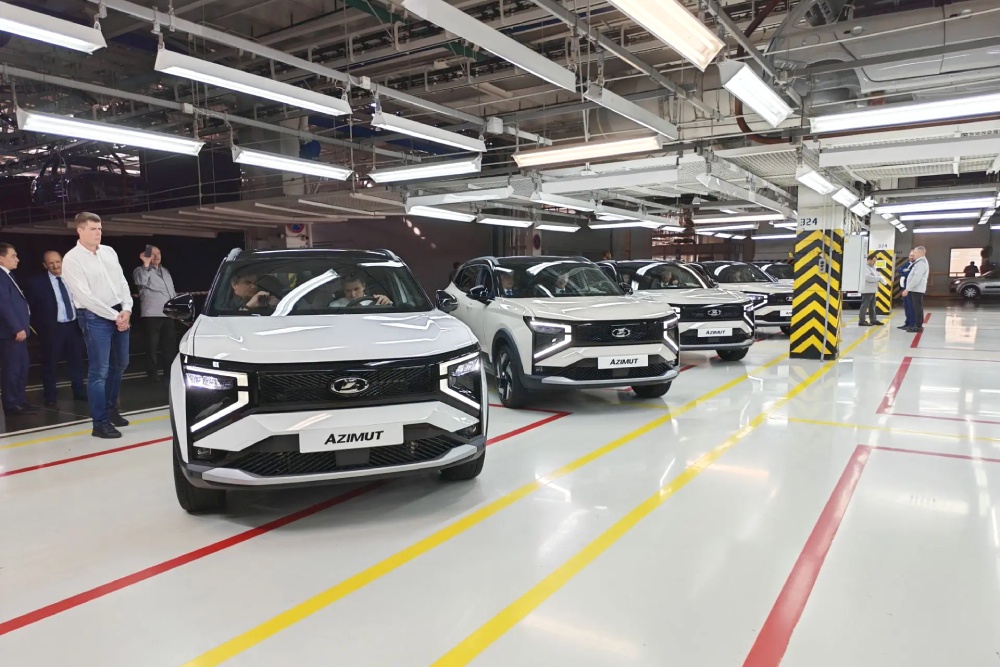 Антон Алиханов провел тест-драйв Lada Azimut. Антон Алиханов провел тест-драйв Lada Azimut.