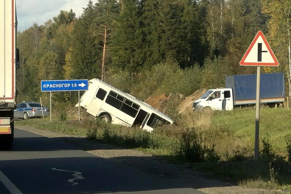 Днем 26 сентября под Ярославслем произошло ДТП с автобусами.