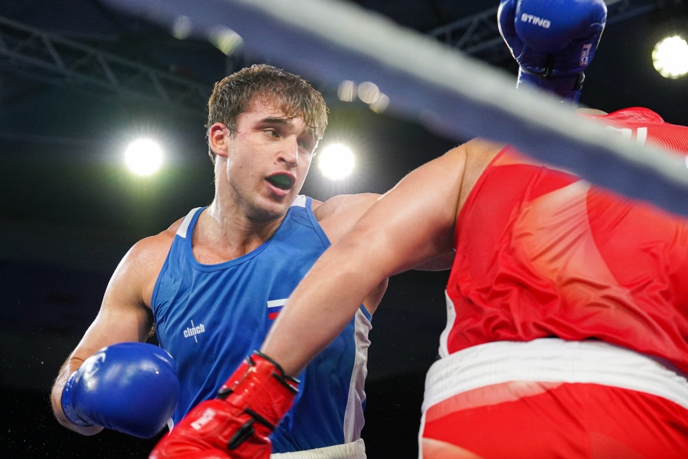 Тяжеловес Давид Суров добавил к титулу чемпиона мира IBA победу на чемпионате Европы под эгидой World Boxing. Хотя финальный бой получился очень сложным.
