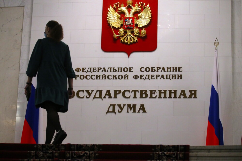 На первом заседании депутаты проводят выборы председателя Госдумы и его заместителей.