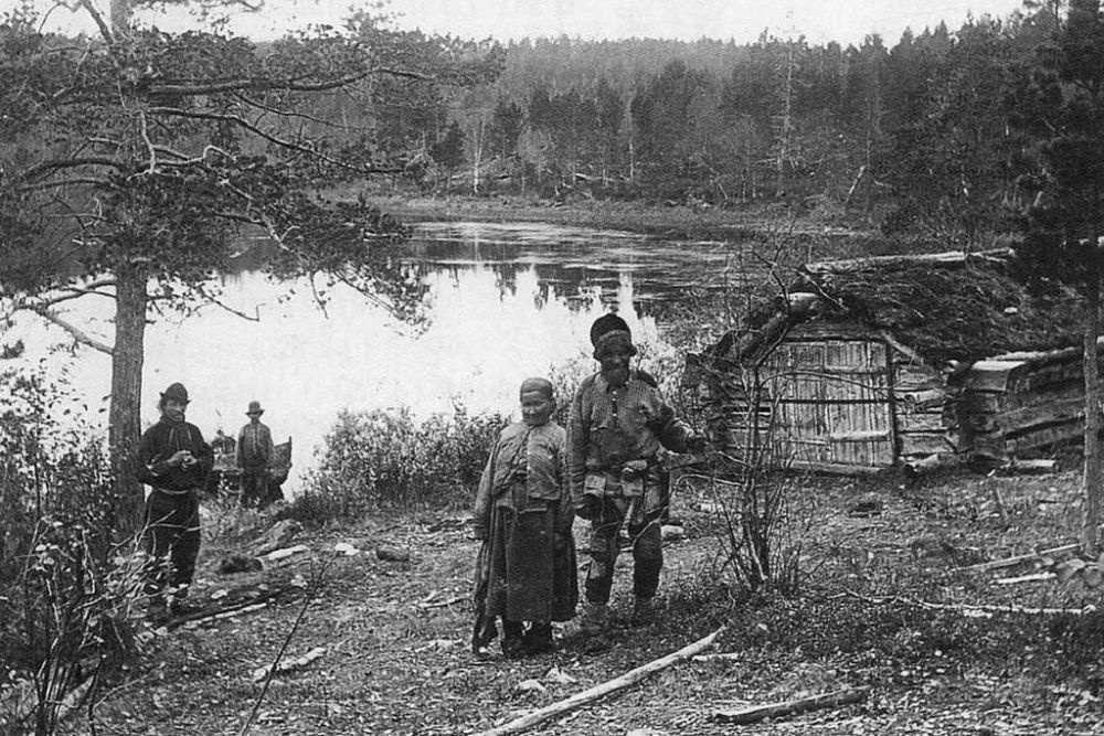 Пазрецкие лопари, входящие в число коренных жителей Кольского полуострова, сдавали англичанам-туристам в аренду свои семужьи тони.