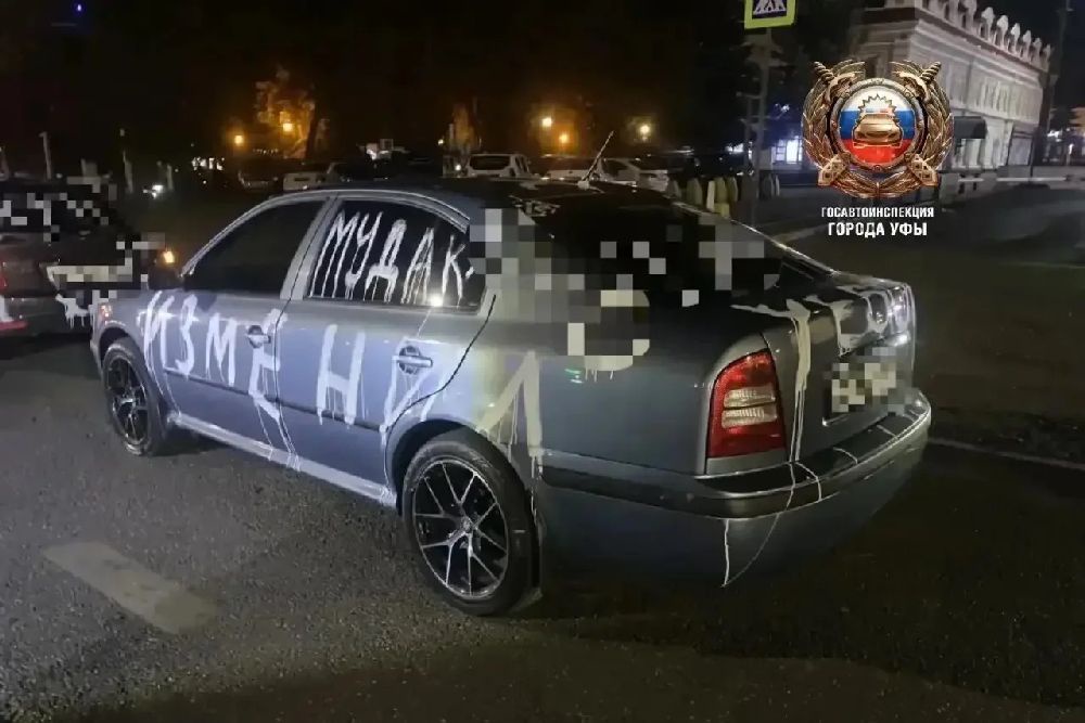 Молодые люди наделяись привлечь к себе внимание