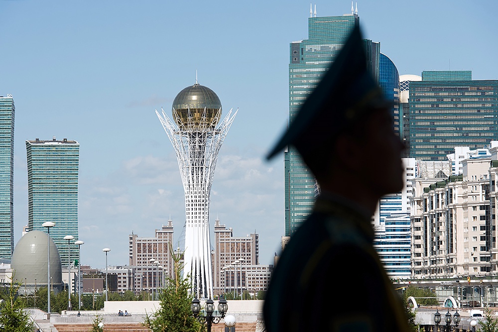 Вид на башню "Байтерек" в Астане. Вид на башню "Байтерек" в Астане.