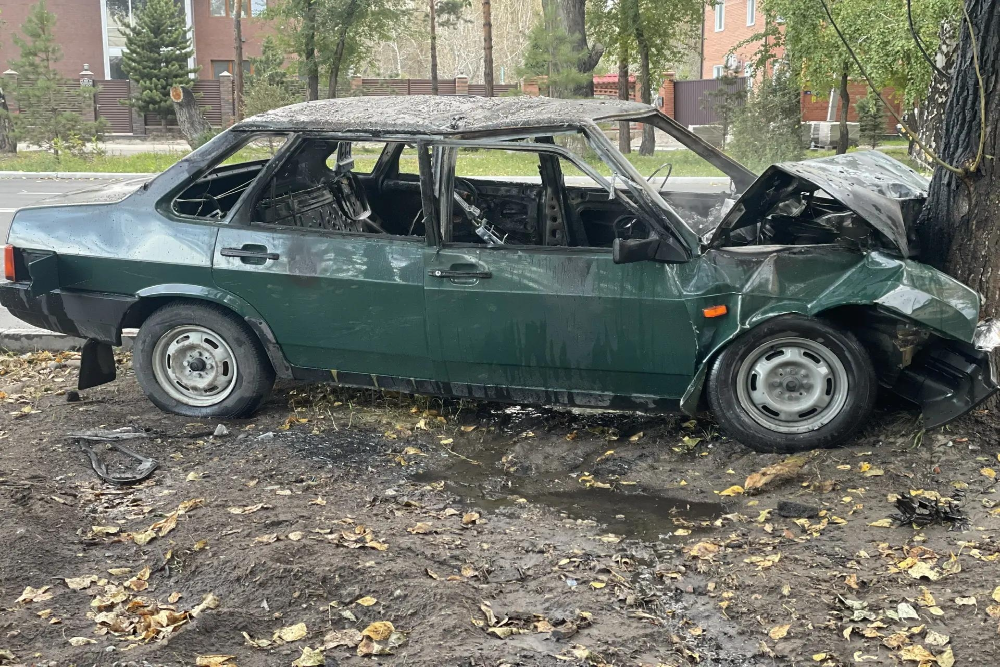 Водитель был заблокирован в салоне. Водитель был заблокирован в салоне.