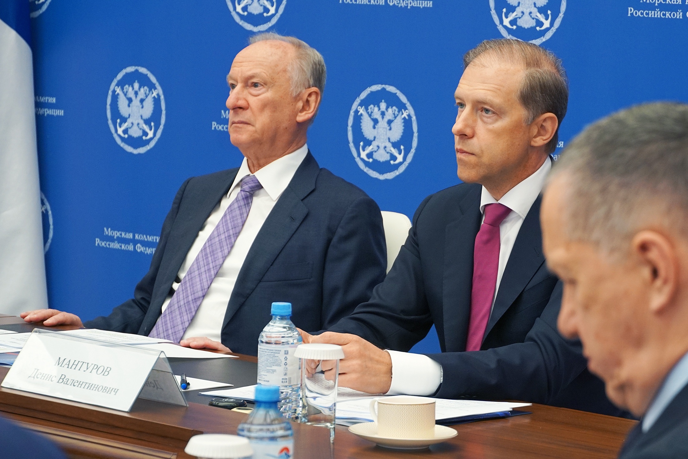 Николай Патрушев и Денис Мантуров на заседании Морской коллегии России. Николай Патрушев и Денис Мантуров на заседании Морской коллегии России.