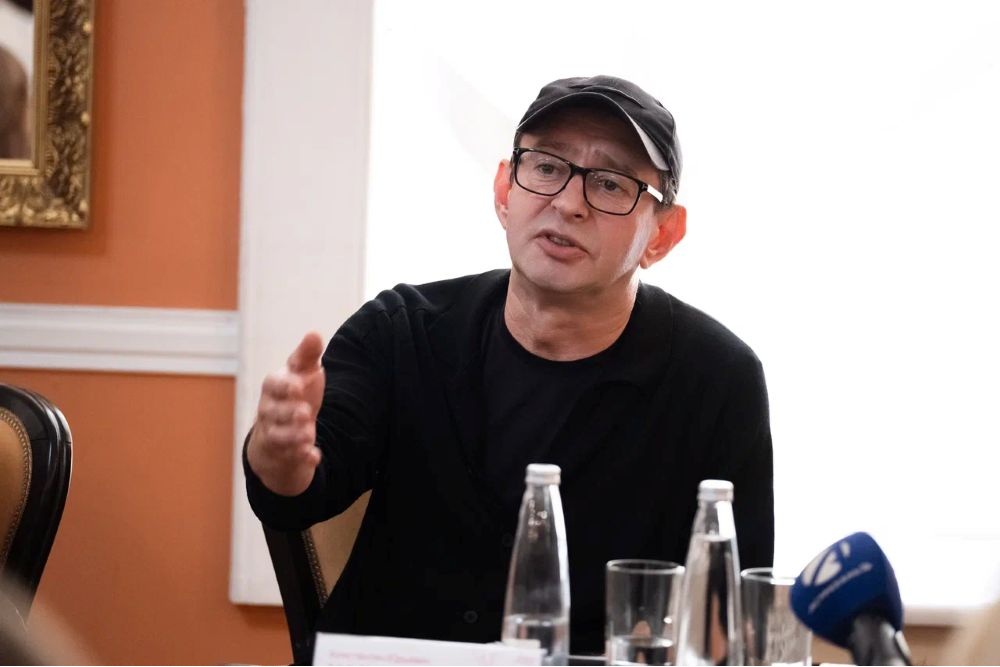 Константин Хабенский назвал ИИ перспективой развития театра, отметив, что любые инновации хороши лишь до тех пор, пока они не мешают восприятию спектакля зрителем.